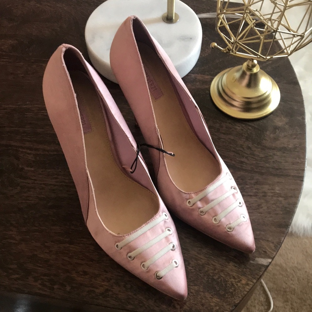 SEXY Satin pink sneaker-esque Heels - Size 10 NWT